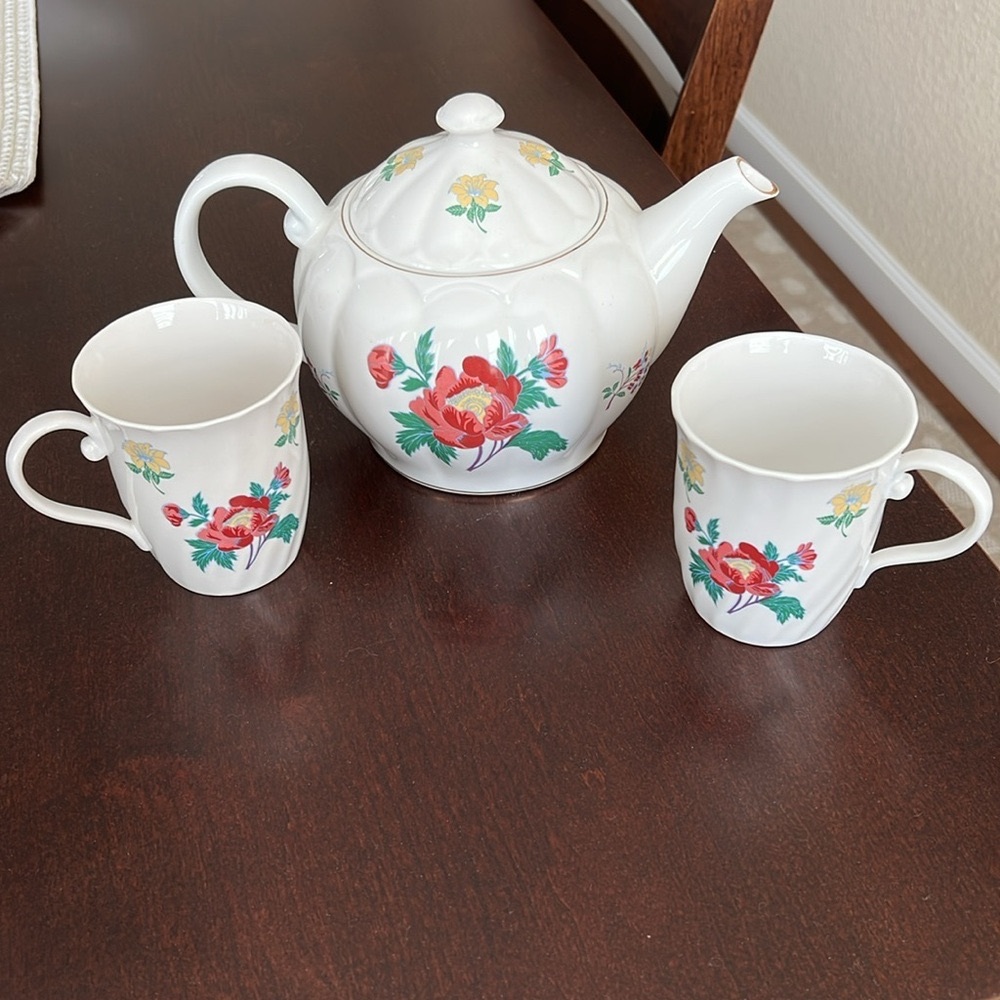 Laura Ashley Elegant White Ceramic Decor